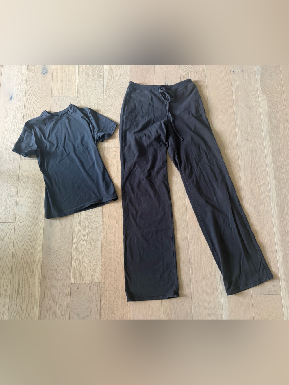 SKIMS - tshirt and pants set